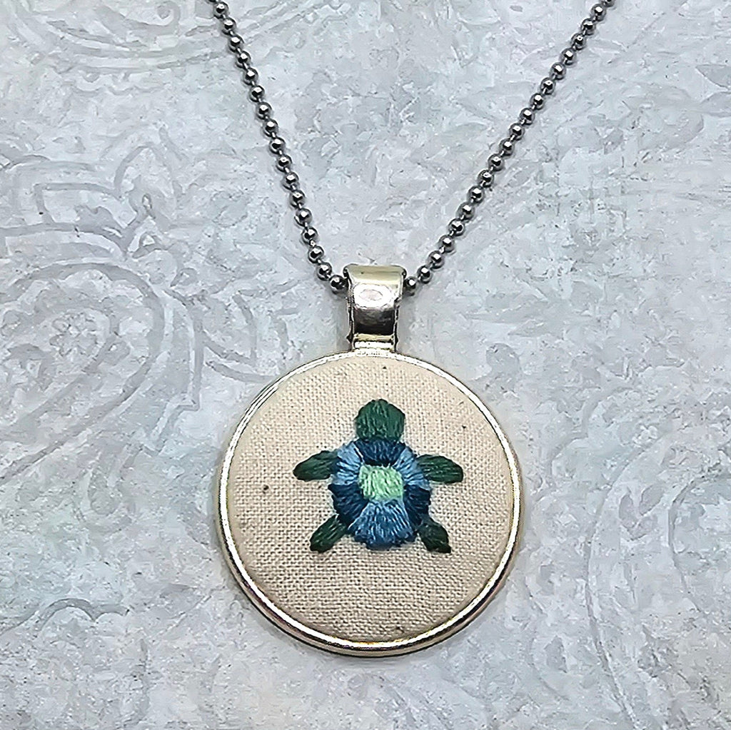 Turtle Necklace - Silver - Hand Embroidery