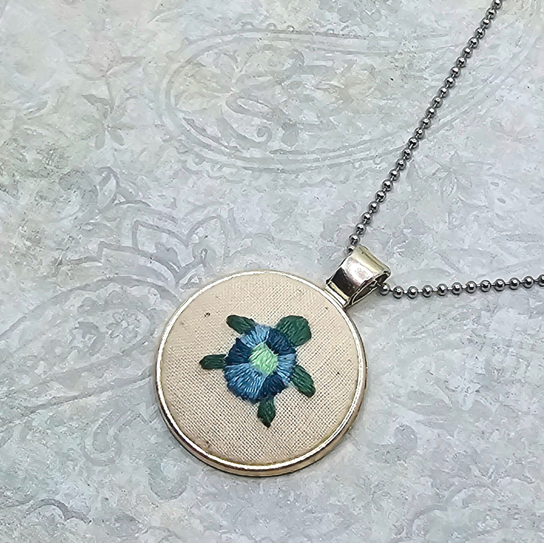 Turtle Necklace - Silver - Hand Embroidery