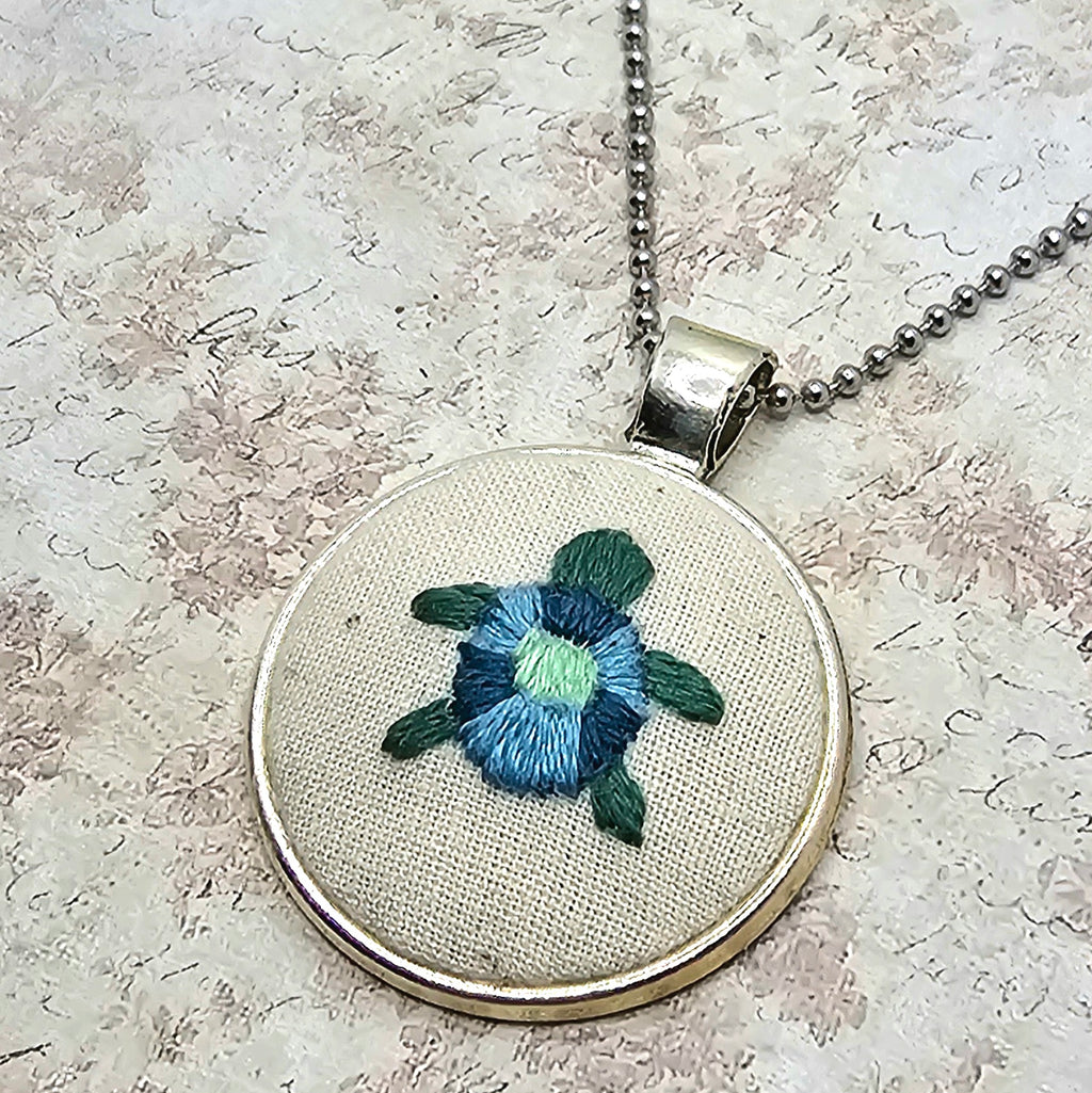 Turtle Necklace - Silver - Hand Embroidery